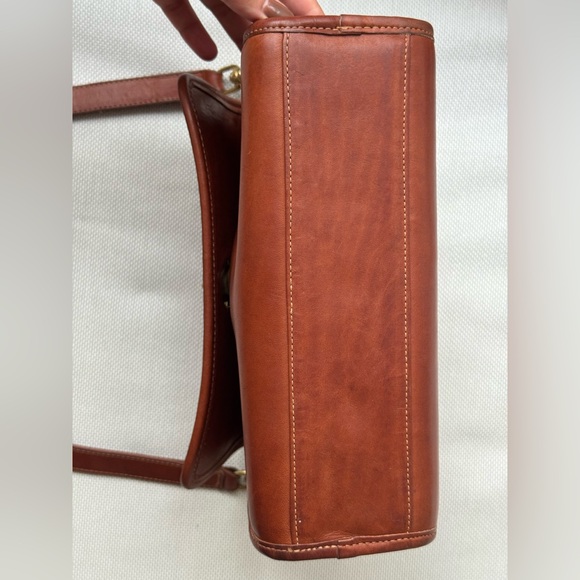 Vintage Coach Court Bag in British Tan 9870 - Picture 3 of 8